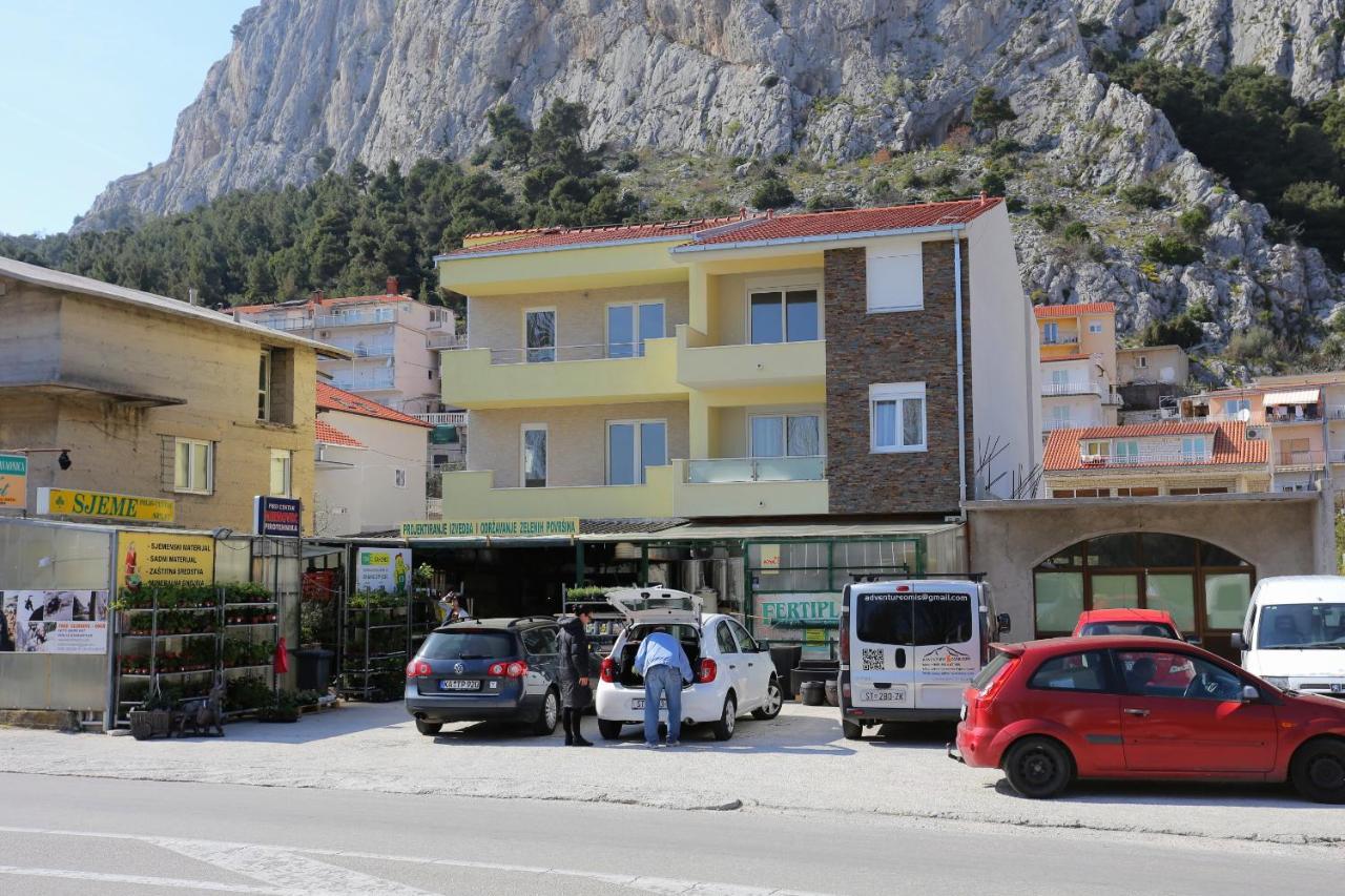 Apartments With A Parking Space Omis - 10362 Exterior photo