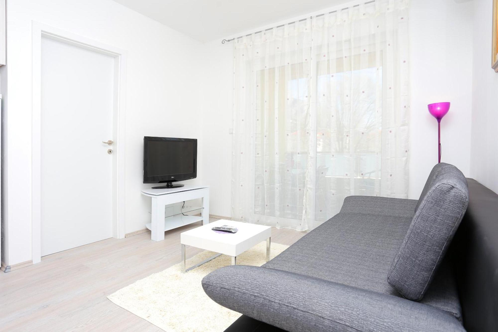 Apartments With A Parking Space Omis - 10362 Room photo
